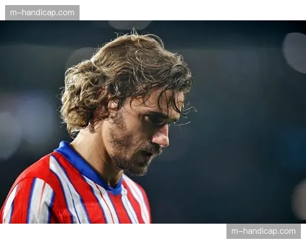 马竞1-0皇家社会，西蒙尼的“5-3-2低位铁桶”在终场前由格列兹曼偷袭得手