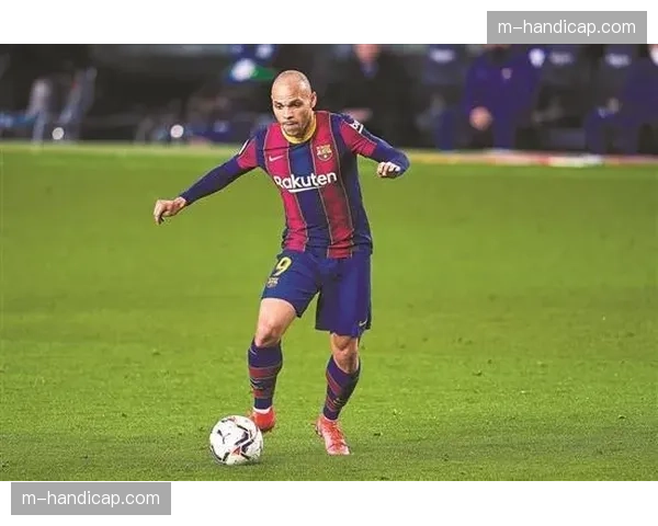 战术述评：分析塞维利亚从边路肋部渗透取代单纯下底传中的转变