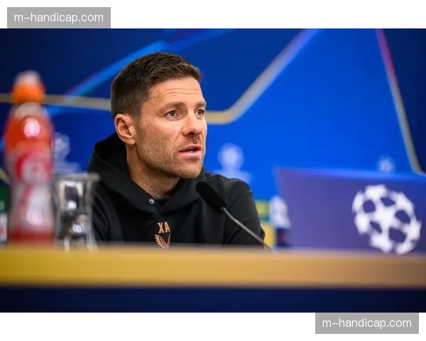 战术板：解析哈维·阿隆索为勒沃库森打造的3-4-3进攻体系演变